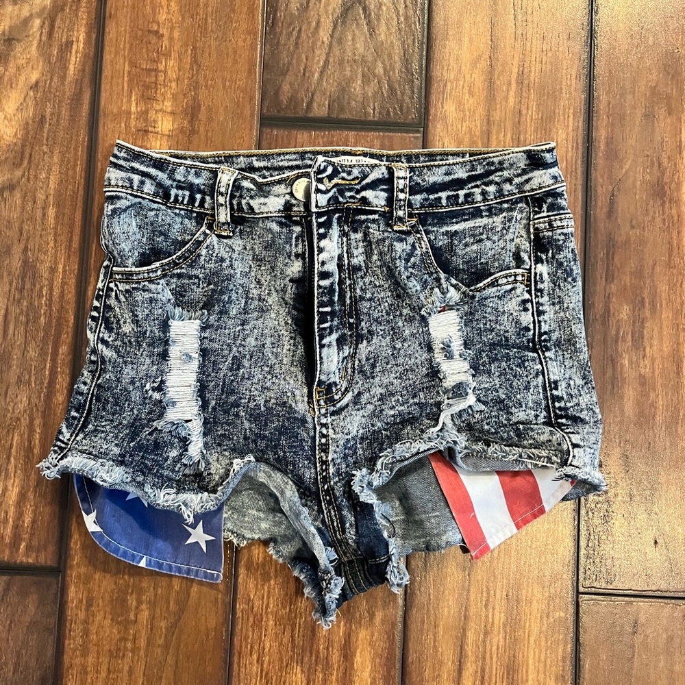 Denim shorts with USA flagged pockets